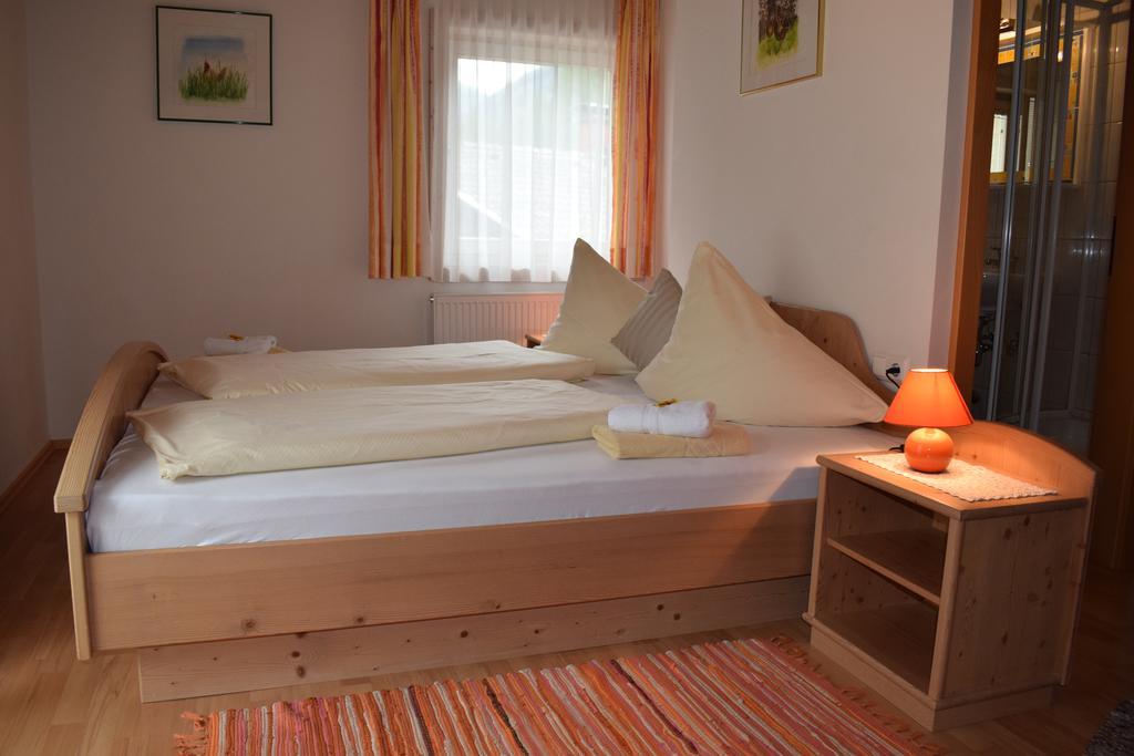 Landhaus Alpenrose - Feriendomizile Pichler Heiligenblut Exterior foto